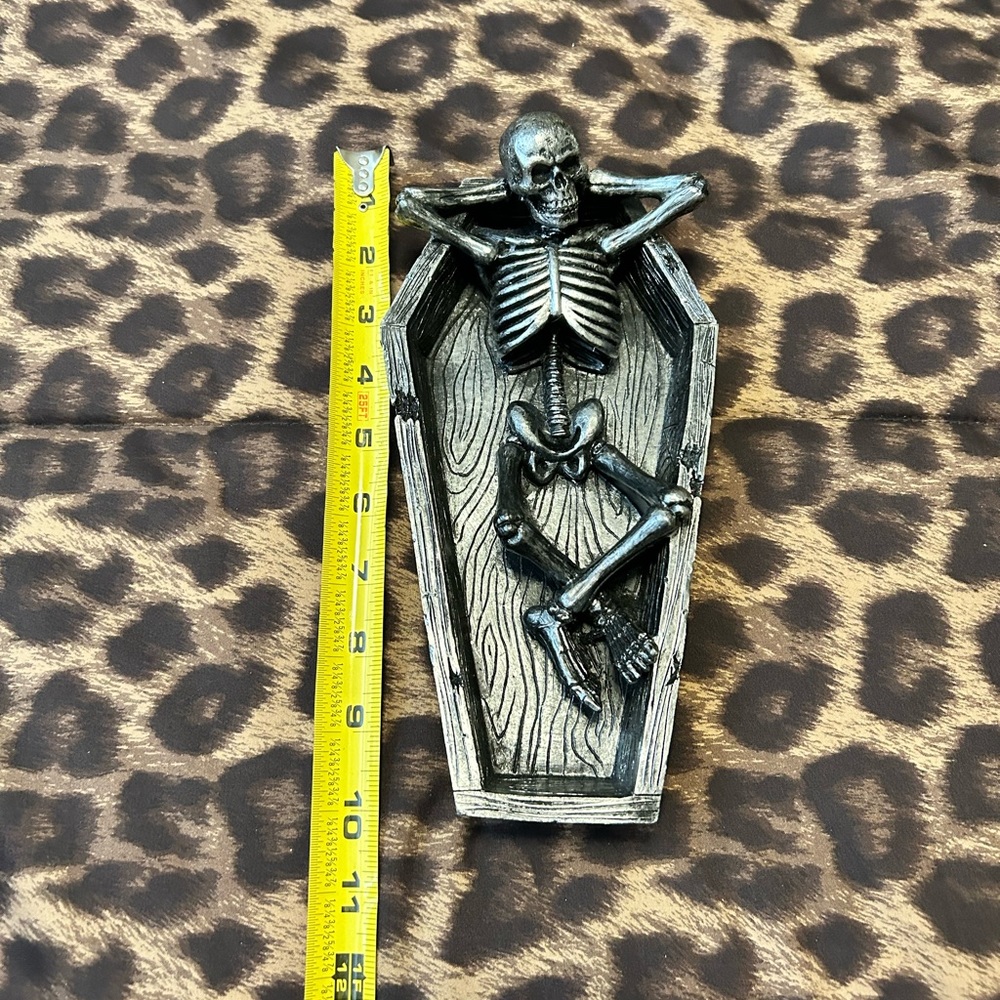 Skeleton Tabletop Decor - Picture 4 of 4
